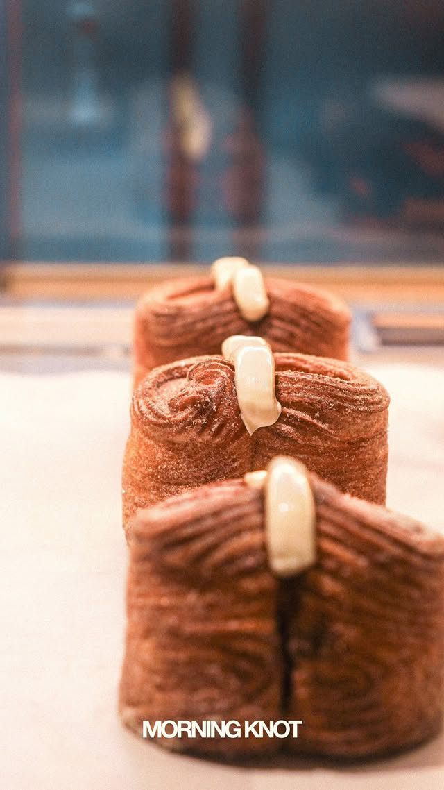Cardamom Knot